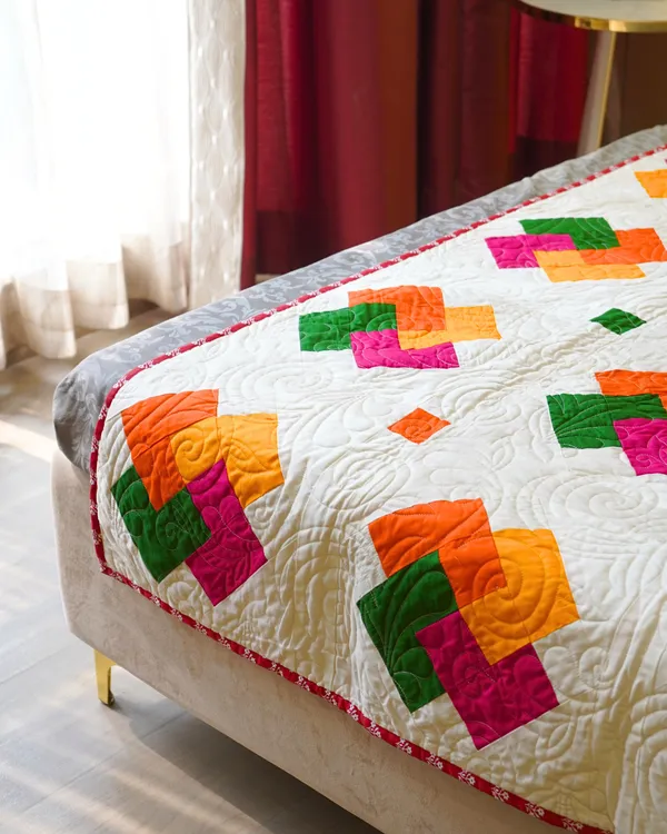 Red_Beige_Patchwork_Cotton_Bedquilt_Handcrafted_Floral_Design