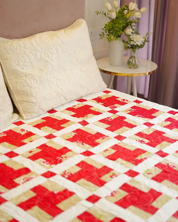 Crimson_Lattice_Cotton_Bedquilt_Floral_Border_Edition