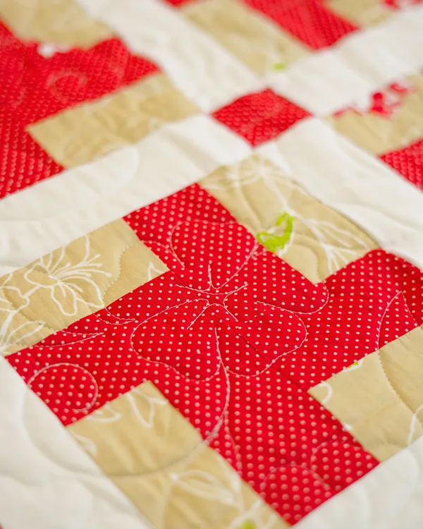 Crimson_Lattice_Cotton_Bedquilt_Floral_Border_Edition