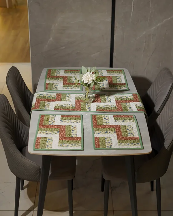 Zigzag_Lattice_Floral_Mosaic_Table_Runner