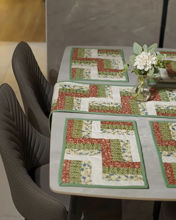 Zigzag_Lattice_Floral_Mosaic_Table_Runner