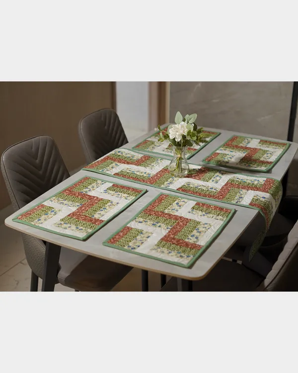 Zigzag_Lattice_Floral_Mosaic_Table_Runner