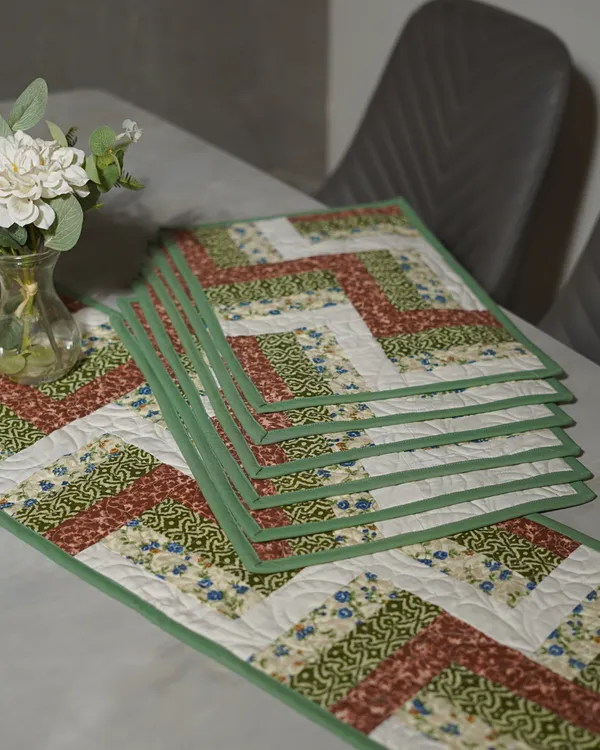 Zigzag_Lattice_Floral_Mosaic_Table_Runner