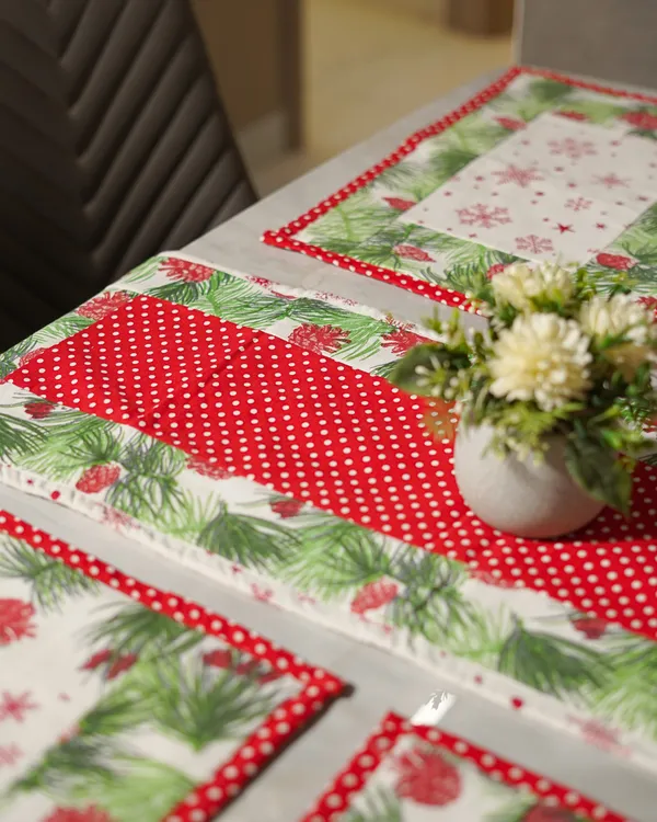 Pine_Needle_Polka_Dot_Christmas_Table_Runner