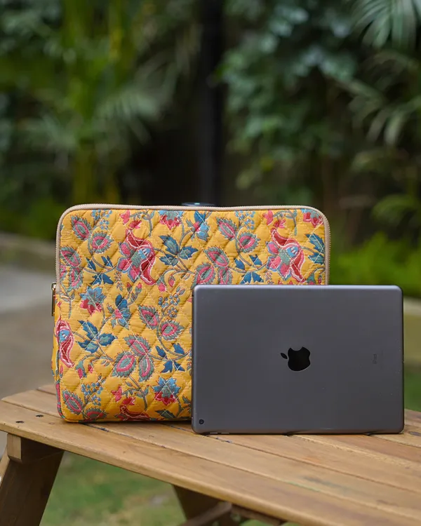 Yellow_Vine_Blossom_Ipad_Bag