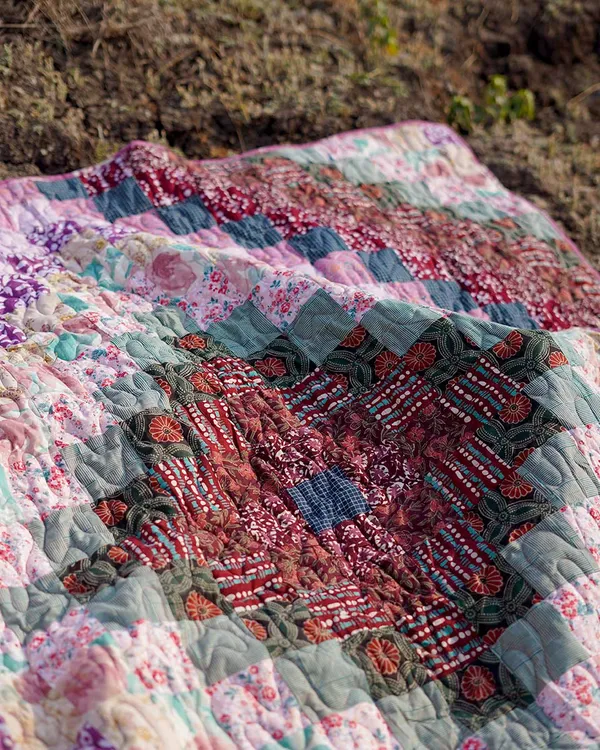Berry_Bliss_Mosaic_Tile_Patchwork_Bed_Quilt