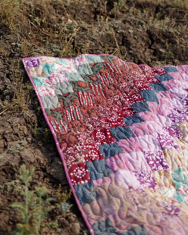 Berry_Bliss_Mosaic_Tile_Patchwork_Bed_Quilt