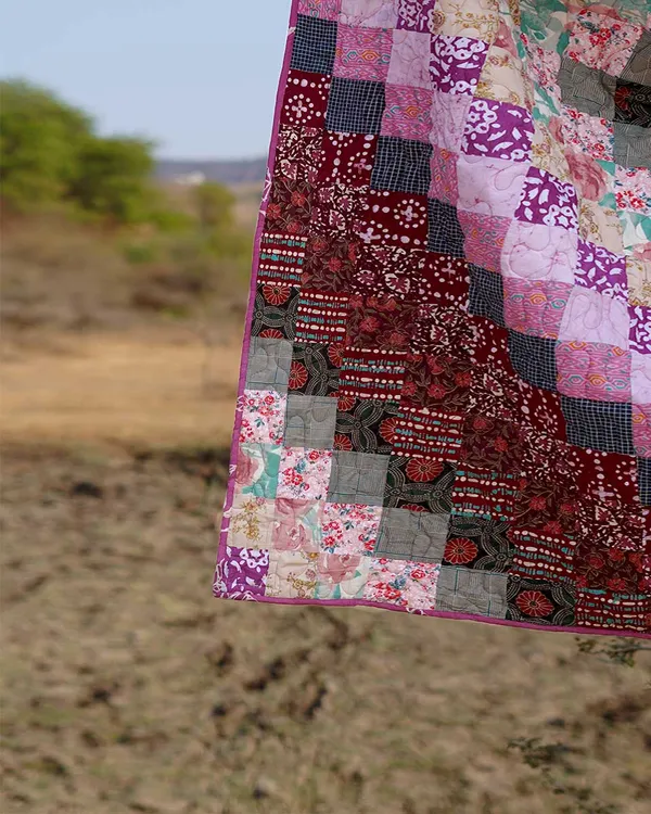 Berry_Bliss_Mosaic_Tile_Patchwork_Bed_Quilt