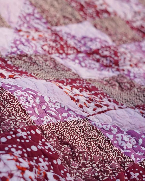 Blush_Berry_Geometric_Bloom_Baby_Quilt