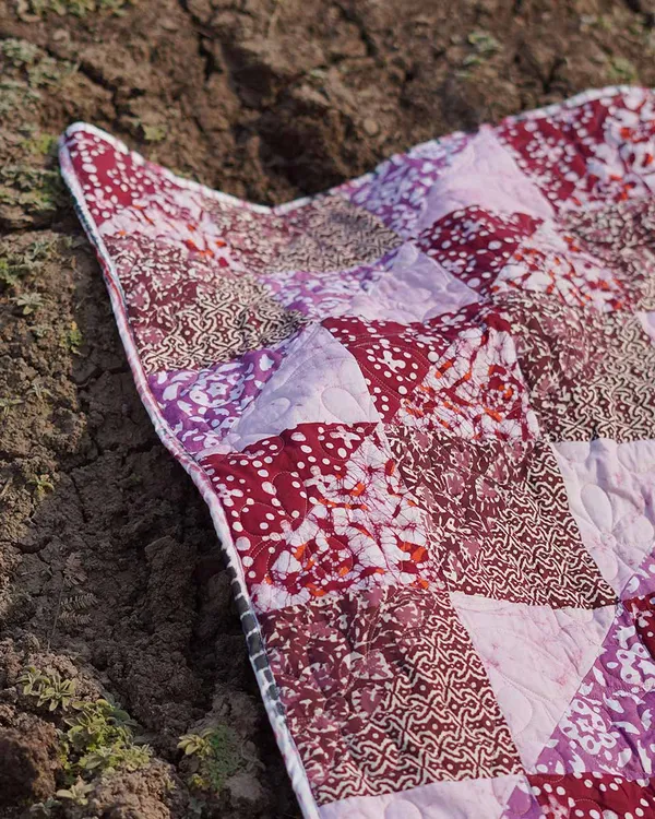 Blush_Berry_Geometric_Bloom_Baby_Quilt