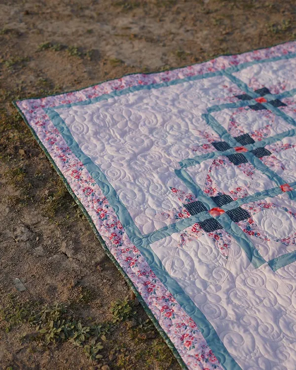 Serene_Garden_Lattice_Patchwork_Bed_Quilt