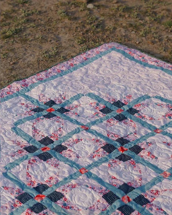 Serene_Garden_Lattice_Patchwork_Bed_Quilt