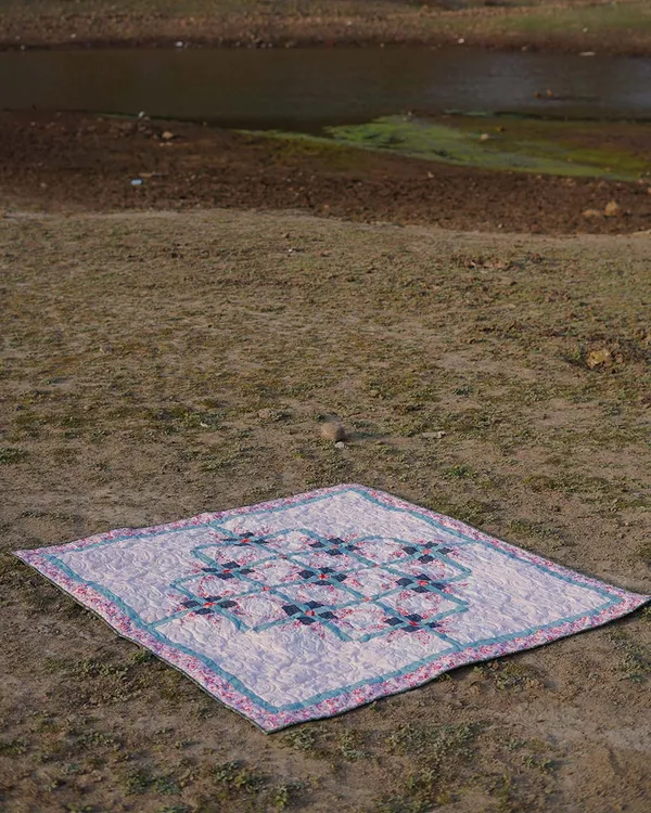 Serene_Garden_Lattice_Patchwork_Bed_Quilt