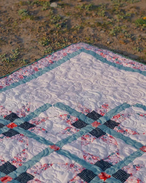 Serene_Garden_Lattice_Patchwork_Bed_Quilt