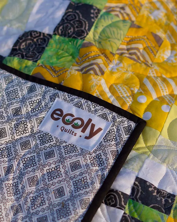 Sun_Kissed_Petal_Vine_Patchwork_Bed_Quilt
