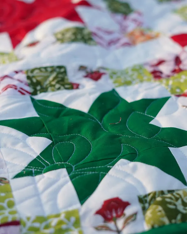 Crimson_Clover_Starburst_Patchwork_Bed_Quilt