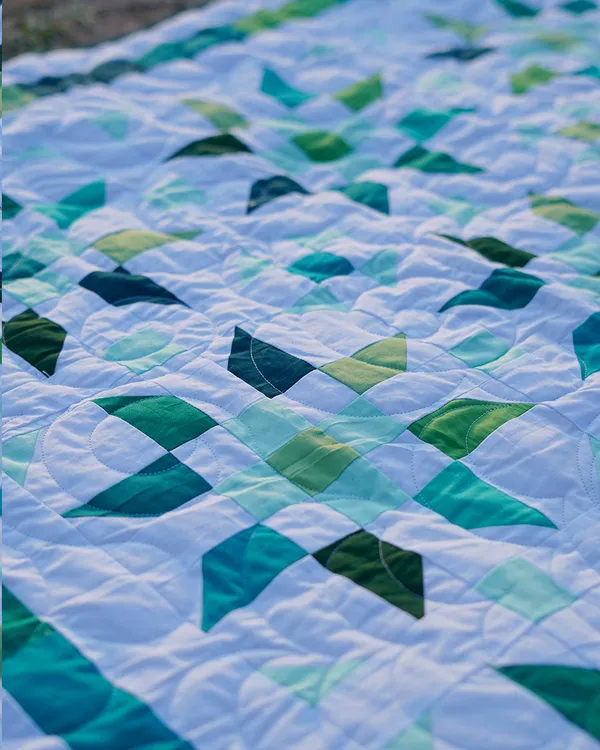 Ocean_Breeze_Starburst_Patchwork_Bed_Quilt