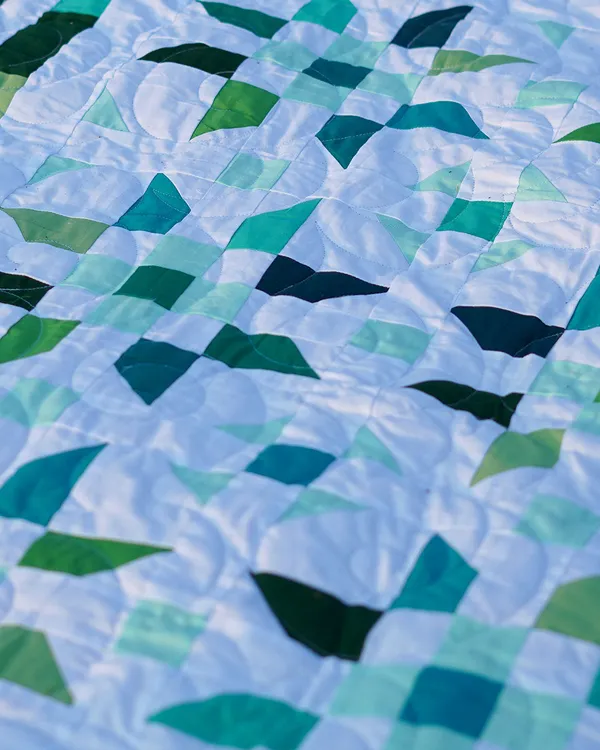 Ocean_Breeze_Starburst_Patchwork_Bed_Quilt