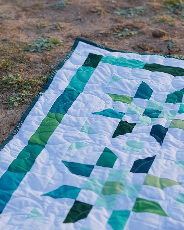 Ocean_Breeze_Starburst_Patchwork_Bed_Quilt