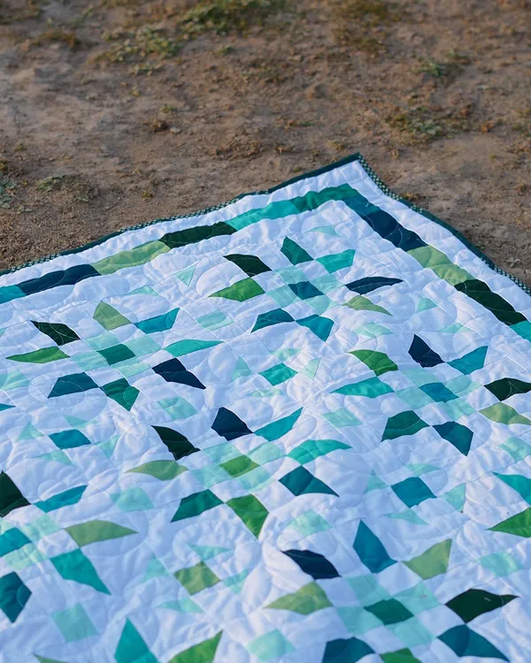 Ocean_Breeze_Starburst_Patchwork_Bed_Quilt
