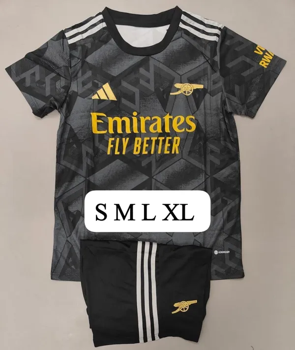 Arsenal_black_Retro_Jersey_set_with_shorts