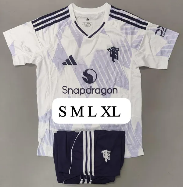 White_Man_U_Retro_Jersey_set_with_shorts