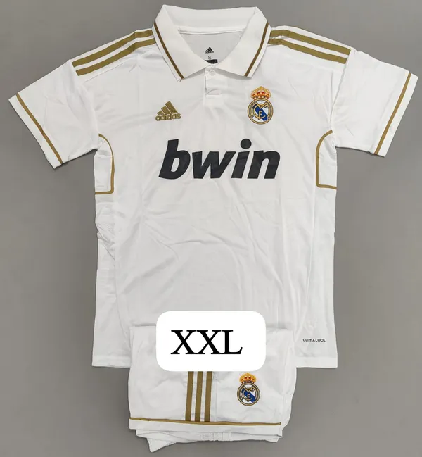 Real_Madrid_bwin_Retro_jersey_set_with_shorts
