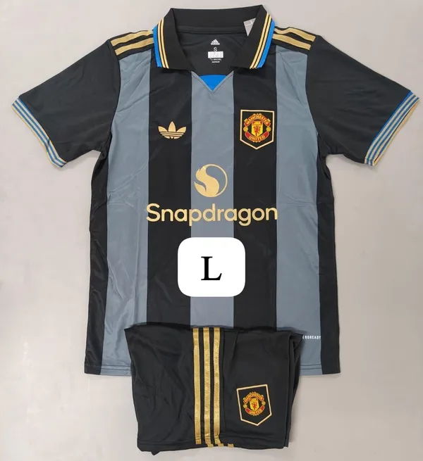 Black_Grey_Striped_Man_United_Retro_Jersey_set_with_shorts