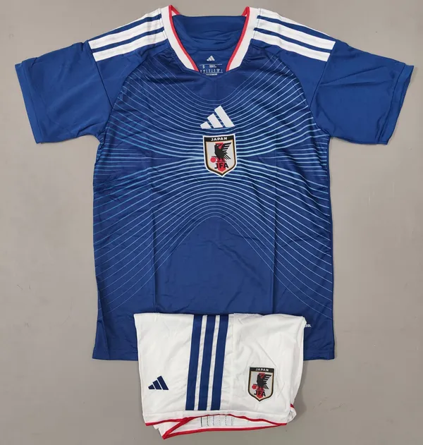 Japan_World_Cup_home_kit_set_with_shorts_2026