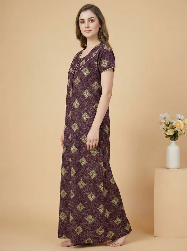 Maroon_Cotton_Relaxed_Floral_Print_Nighty_For_Women