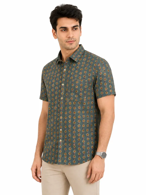 Green_Floral_Print_Cotton_Casual_Shirt_for_Men