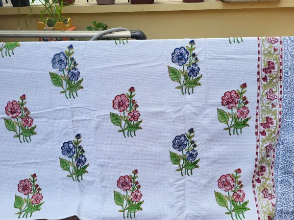 White_Cotton_Floral_Embroidered_Bath_Towel_Set