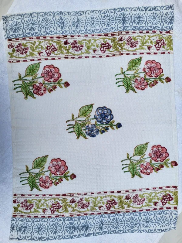 White_Cotton_Floral_Embroidered_Bath_Towel_Set