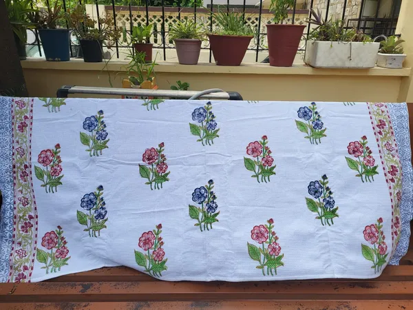White_Cotton_Floral_Embroidered_Bath_Towel_Set