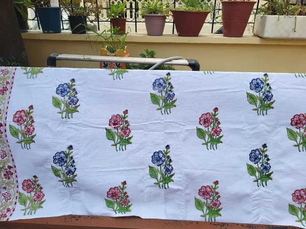 White_Cotton_Floral_Embroidered_Bath_Towel_Set