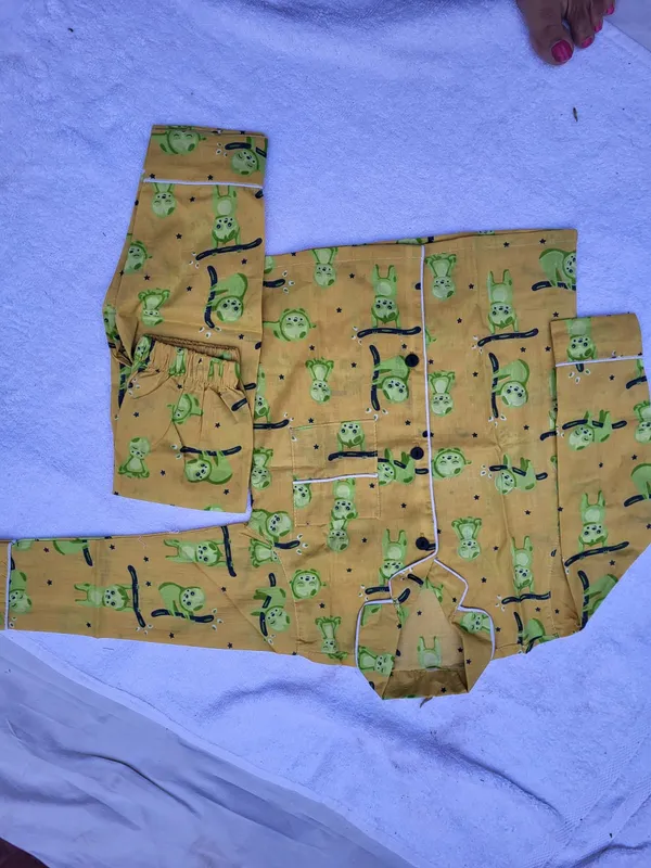 Yellow_Cotton_Printed_Frog_Pattern_Nightsuit_Set_for_Boys