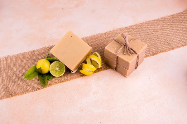 Lemon_Soap_With_Lemon_Essential_Oil