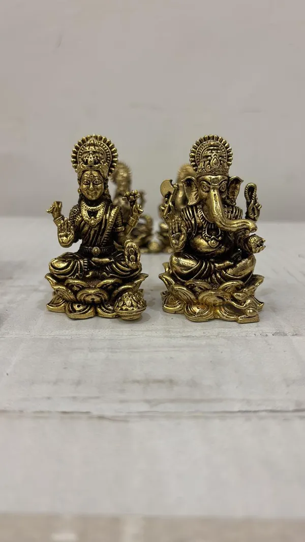 Gold_Brass_Traditional_Ganesha_Lakshmi_Pooja_Idol_Set_Pack_Of_2