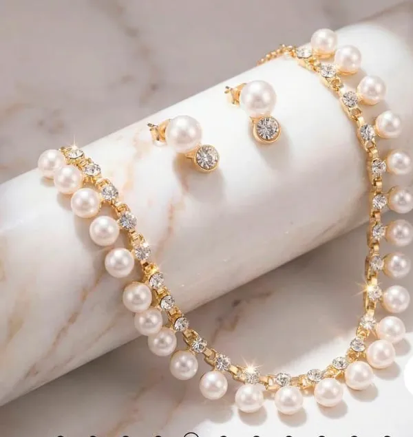 Alayas_Alloy_White,_Gold_Jewellery_Set_(Pack_Of_1)