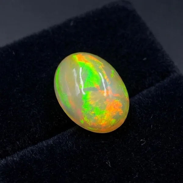 Ethiopian_Opal_Natural_Gemstone_Oval_Cabochon_Ring_Stone