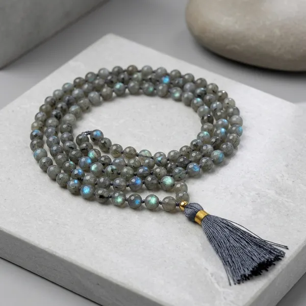 Grey_And_Blue_Flash_Natural_Crystal_Labradorite_Jaap_Mala