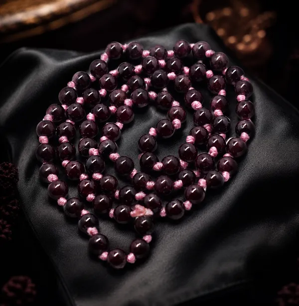 Deep_Red_Natural_Crystal_Garnet_Mala