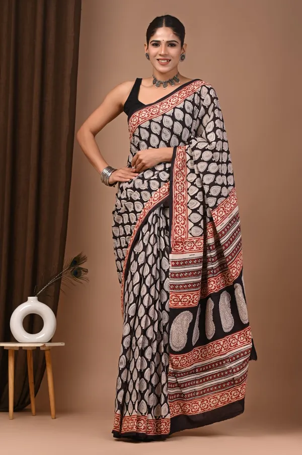 Black_And_White_Geometric_Print_Pure_Cotton_Saree_With_Matching_Blouse_With_Red_Border