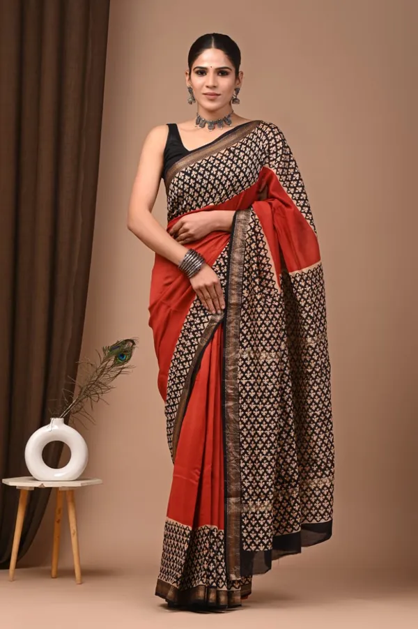 Black_Banarasi_Maheshwari_Silk_Saree_With_Matching_Blouse_With_Red_Border_For_Women
