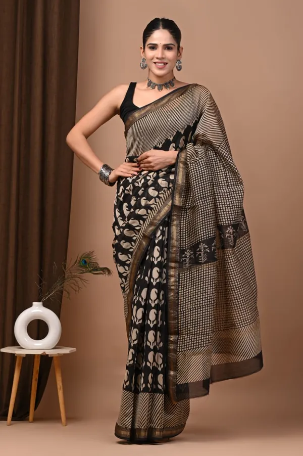 Black_And_Beige_Geometric_Handloom_Maheshwari_Silk_Saree_With_Matching_Blouse_For_Women
