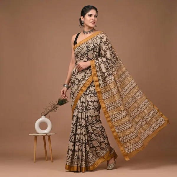 Beige_Kalamkari_Print_Maheshwari_Silk_Saree_With_Matching_Blouse_For_Women