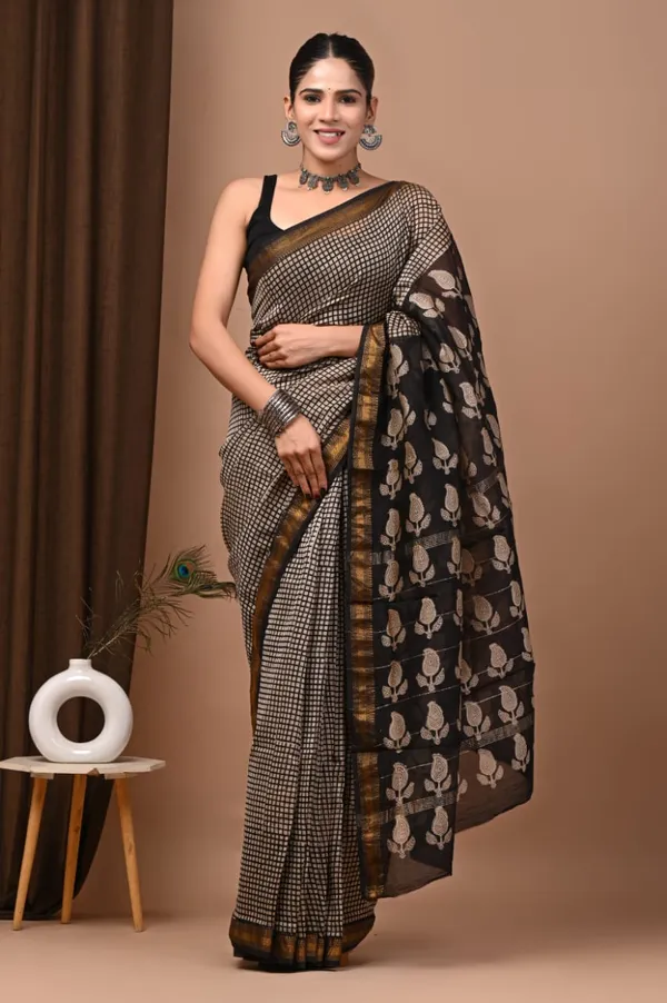 Black_Golden_Checkered_Maheshwari_Silk_Saree_With_Matching_Blouse_For_Women