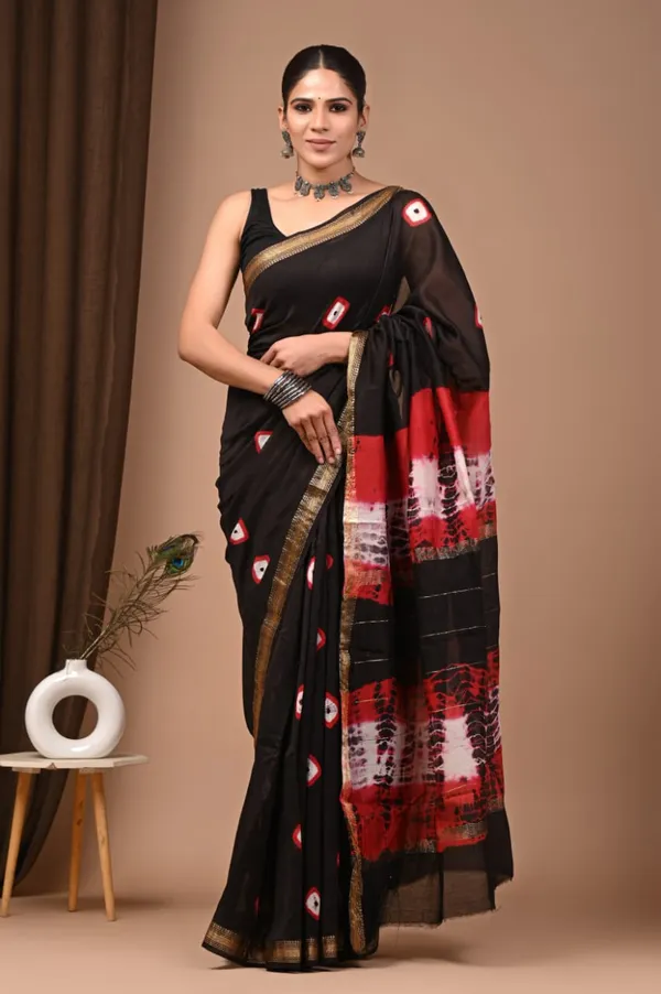 Black_Georgette_Floral_Print_Maheshwari_Silk_Saree_With_Matching_Blouse_With_Red_Border_For_Women