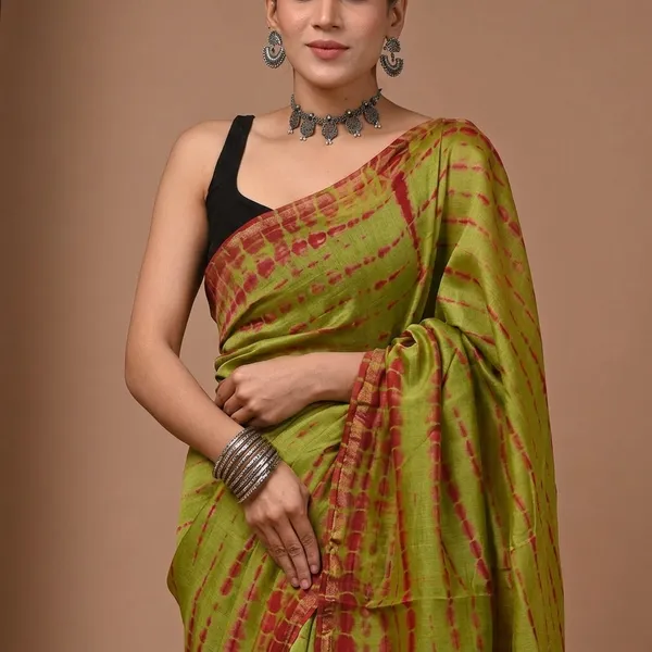 Green_Chanderi_Silk_Woven_Traditional_Saree_With_Matching_Blouse_For_Women