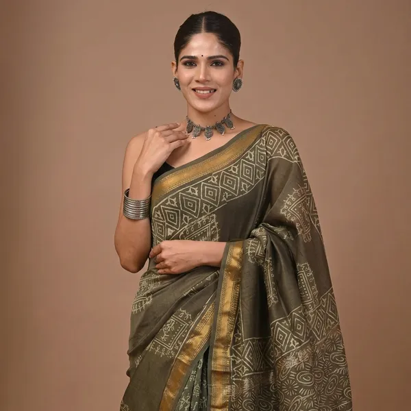 Olive_Green_Handloom_Maheshwari_Silk_Saree_With_Golden_Border